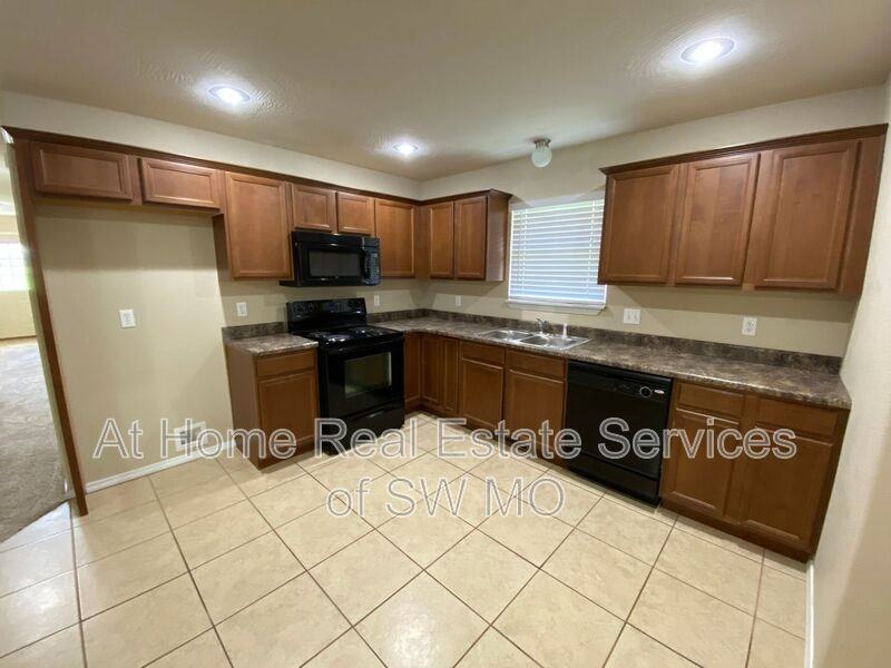 3124 W Golden Valley Ct - Photo 4 of 12