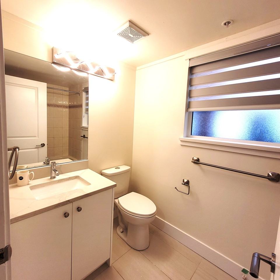2428 East Broadway #401 - Photo 7 of 17