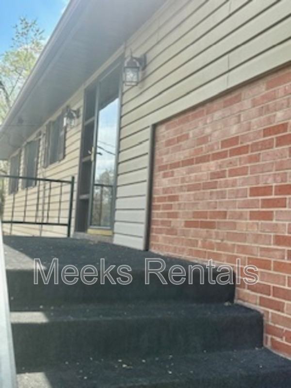 1118 Montrose Dr - Photo 3 of 26