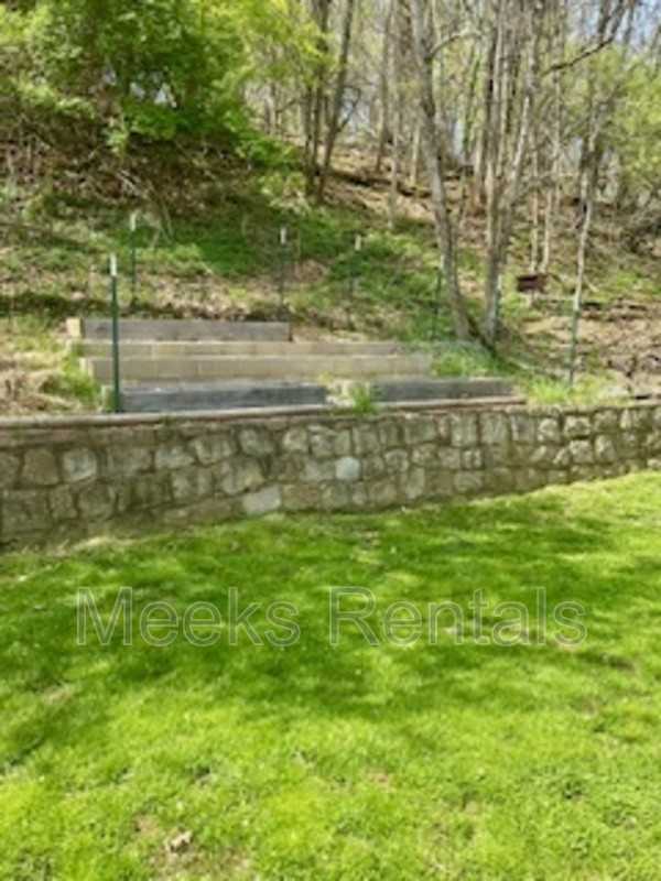 1118 Montrose Dr - Photo 6 of 26