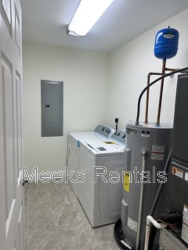 310 68th St Se #A - Photo 4 of 10