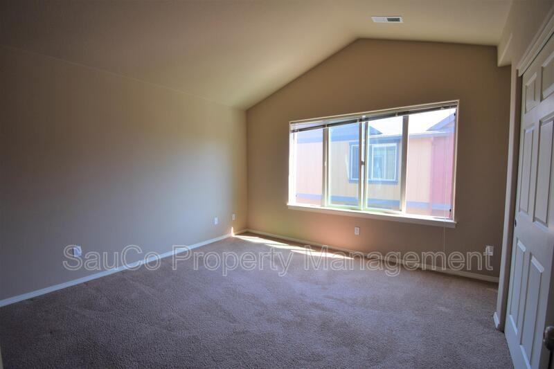 1419 Ne Lockheart Ln - Photo 7 of 13