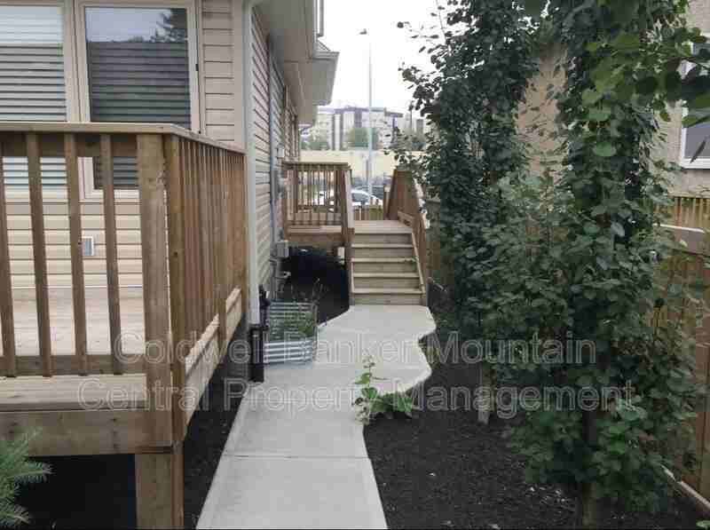 9648 106 Ave Nw #4 - Photo 6 of 32