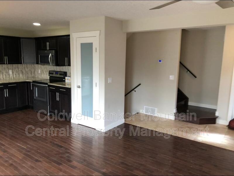 9648 106 Ave Nw #4 - Photo 4 of 19