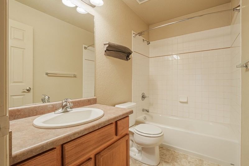 428 1/2 Keener St - Photo 6 of 10