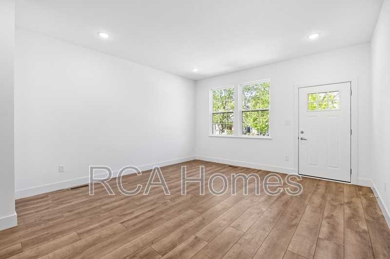 2739 Guilford Ave - Photo 4 of 11