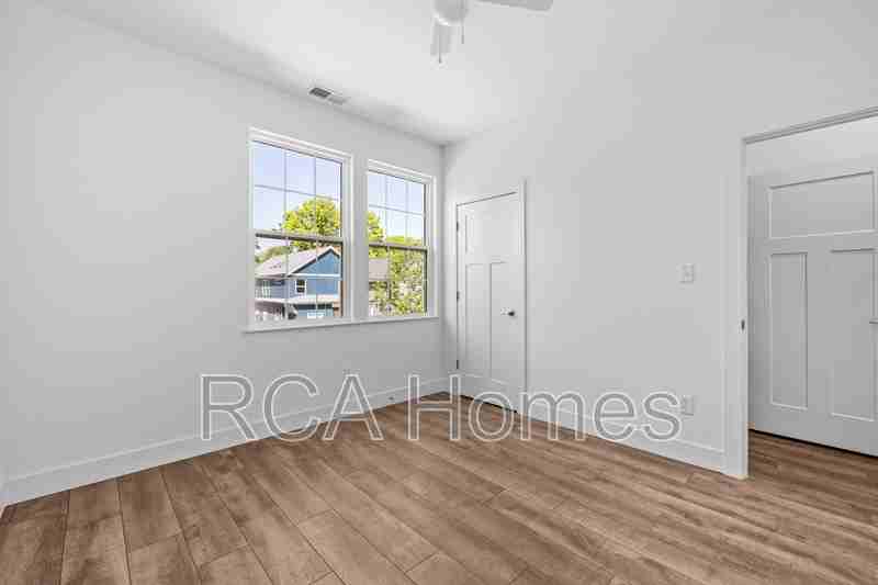 2739 Guilford Ave - Photo 7 of 11