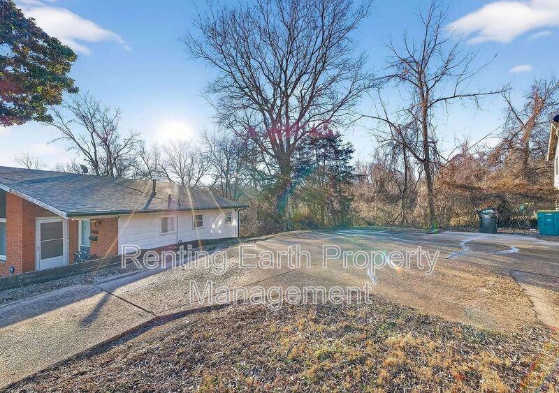 8908 Scottdale Ave - Photo 5 of 19