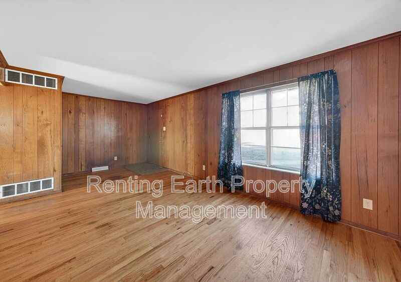 8908 Scottdale Ave - Photo 6 of 19