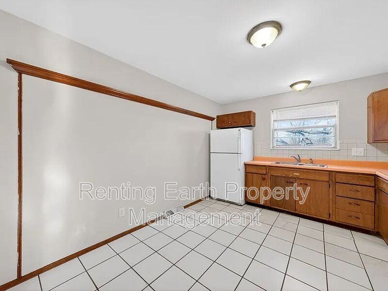 8908 Scottdale Ave - Photo 7 of 19