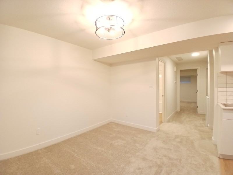 1954 209 St Nw - Photo 5 of 13