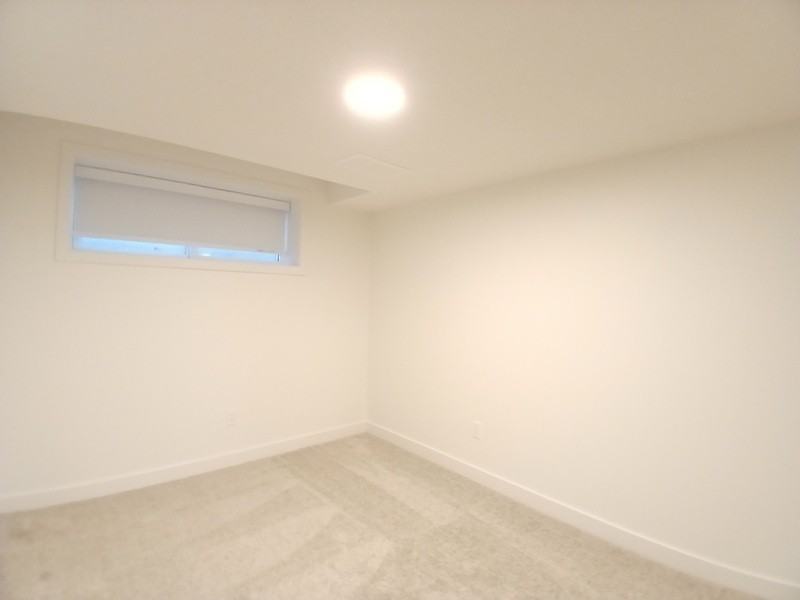 1954 209 St Nw - Photo 7 of 13