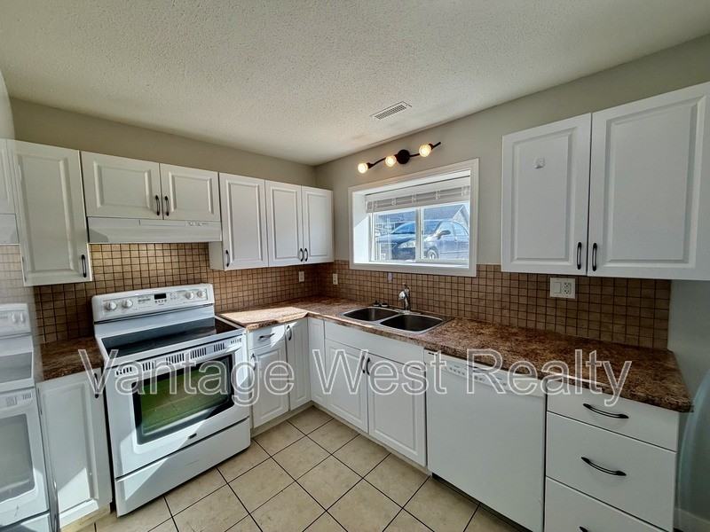 3426 - Photo 3 of 21