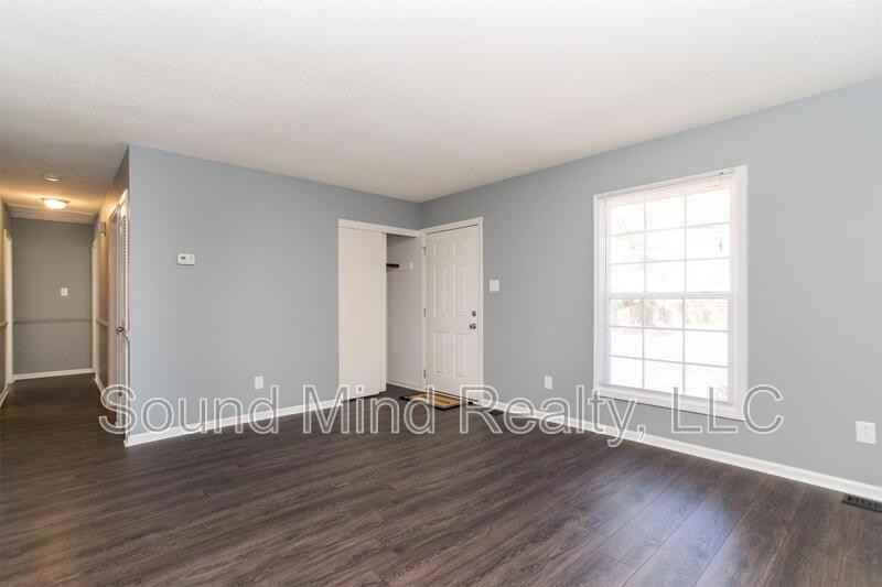 108 Forestwood Dr - Photo 4 of 20