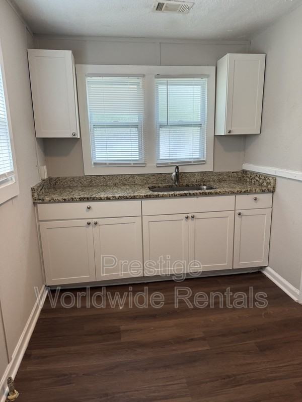 1048 Brooks Rd - Photo 2 of 6