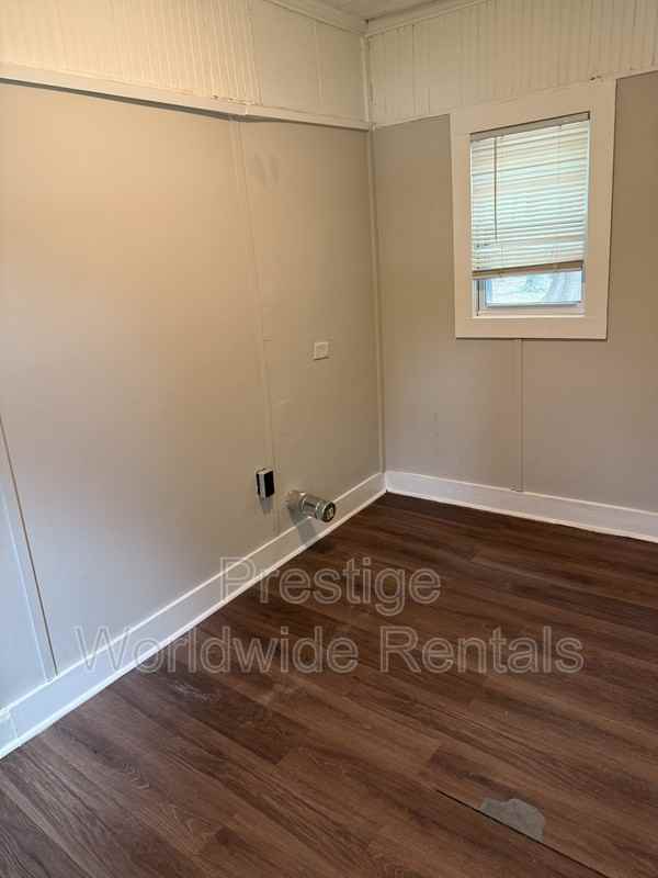 1048 Brooks Rd - Photo 4 of 6