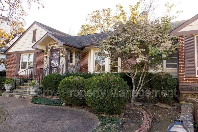 1711 Ashton St - Photo 2 of 35