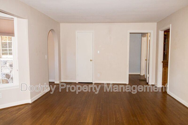 1711 Ashton St - Photo 4 of 35