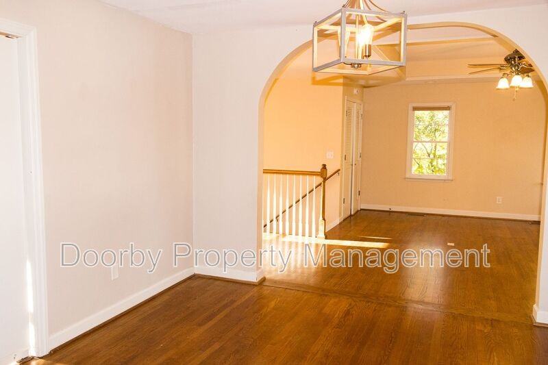1711 Ashton St - Photo 6 of 35