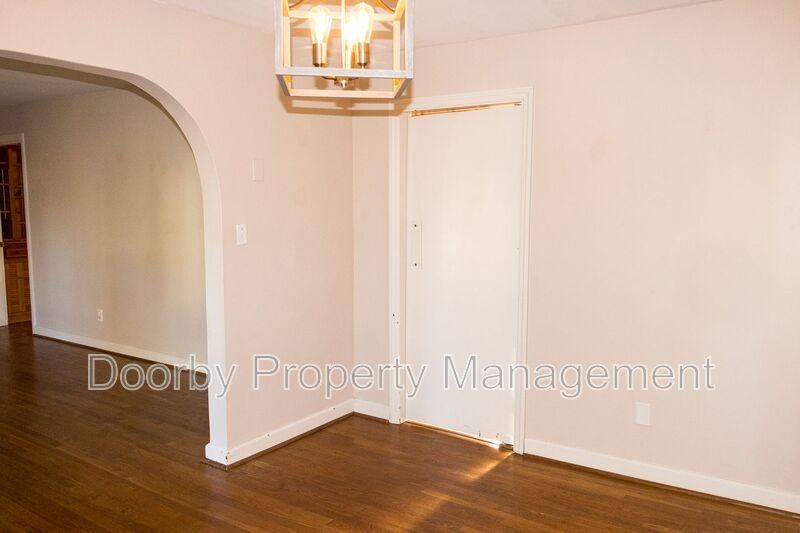 1711 Ashton St - Photo 7 of 35