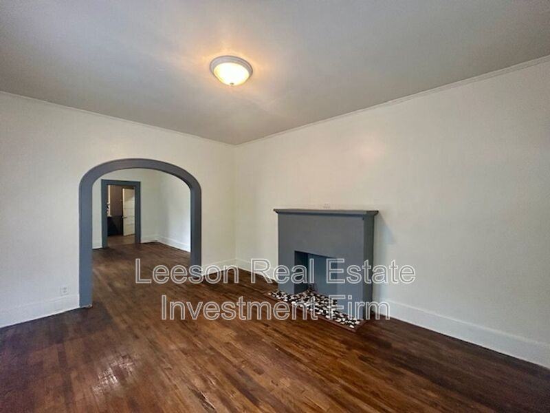 3022 Lillian St - Photo 3 of 13