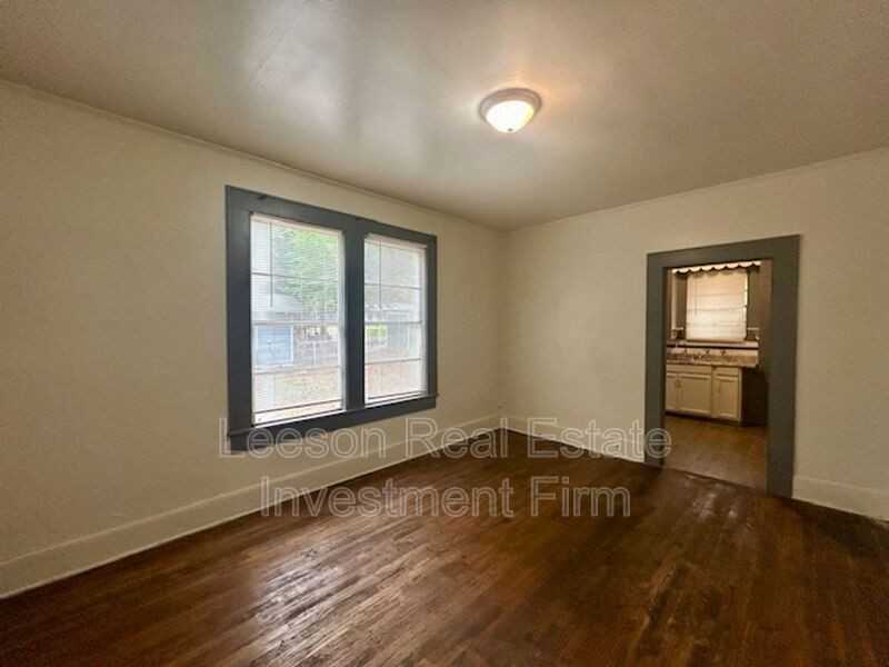 3022 Lillian St - Photo 6 of 13