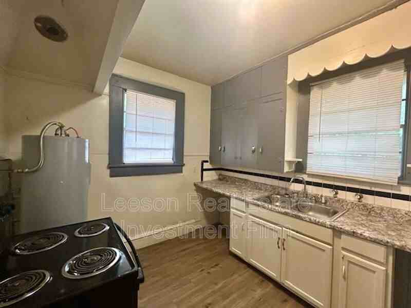 3022 Lillian St - Photo 7 of 13