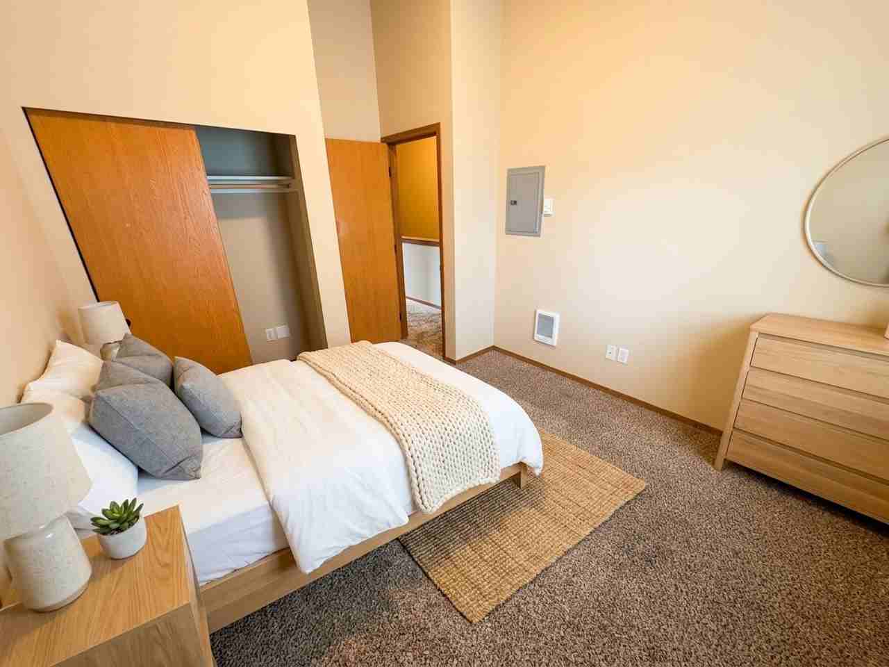 Junett St Townhouses - Photo 7 of 10