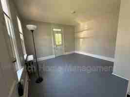 featured image of 911 E King St