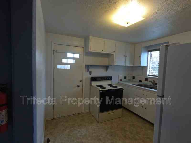 417 N Hollywood St - Photo 3 of 11