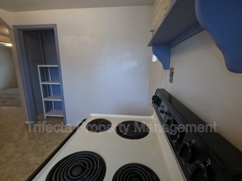 417 N Hollywood St - Photo 4 of 11
