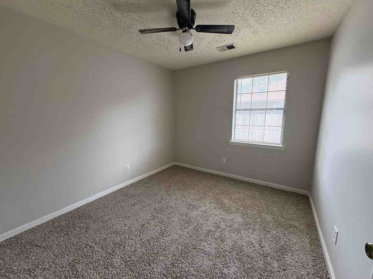 960 Gulfstream Rd - Photo 6 of 12