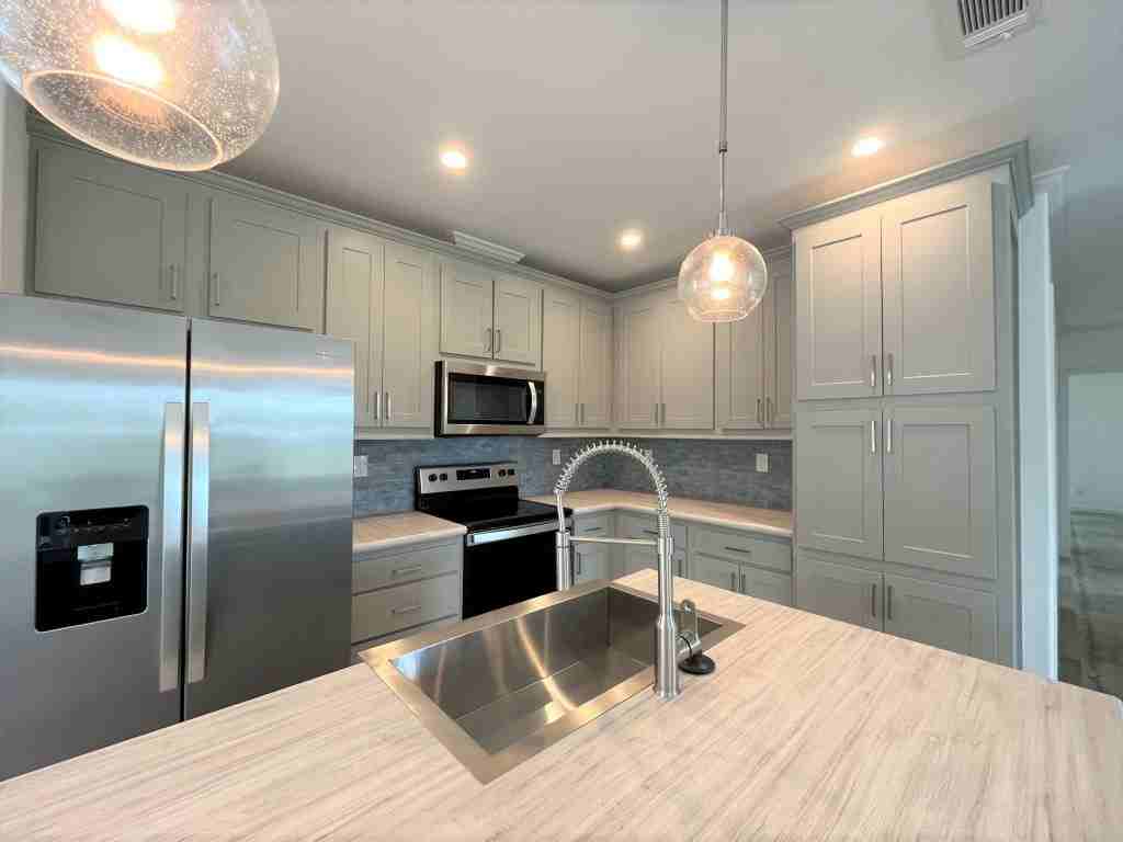 5680 Woodford St - Photo 2 of 33