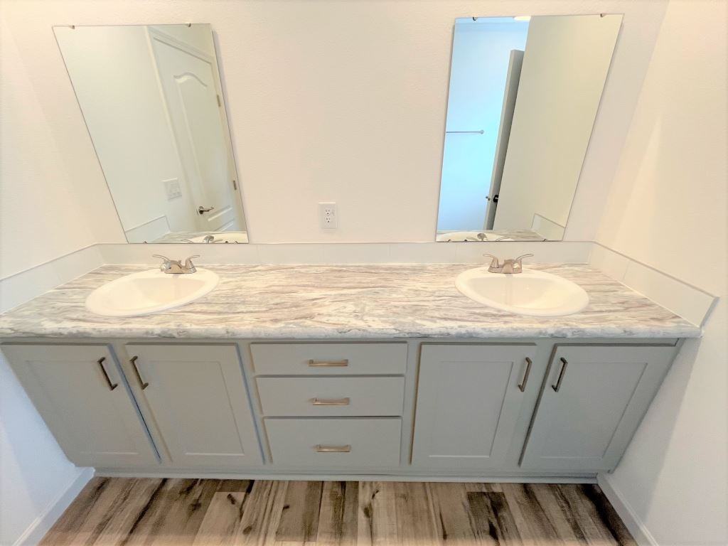 5680 Woodford St - Photo 3 of 33