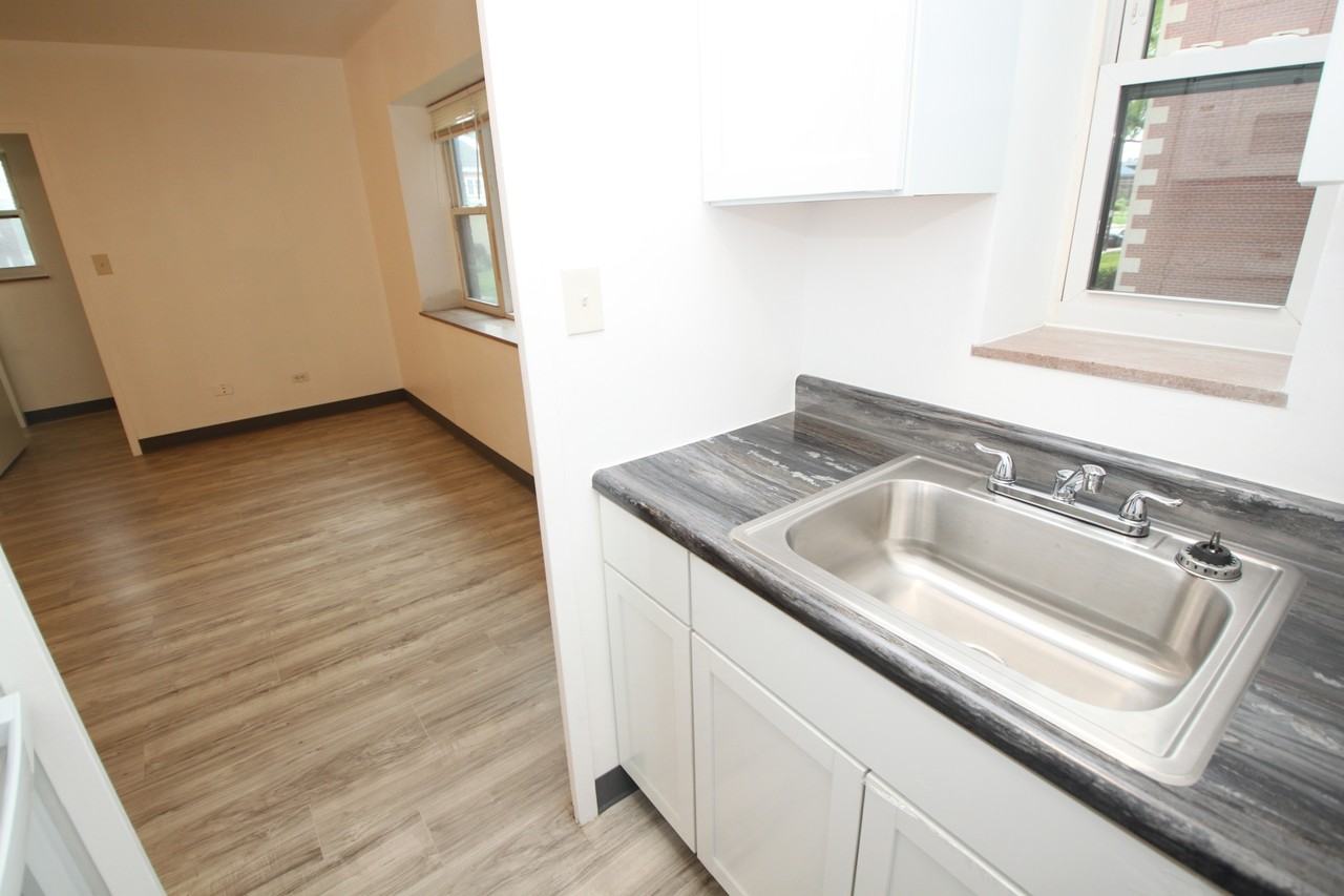 CALIFORNIA APARTMENTS -- 322 - Photo 3 of 7