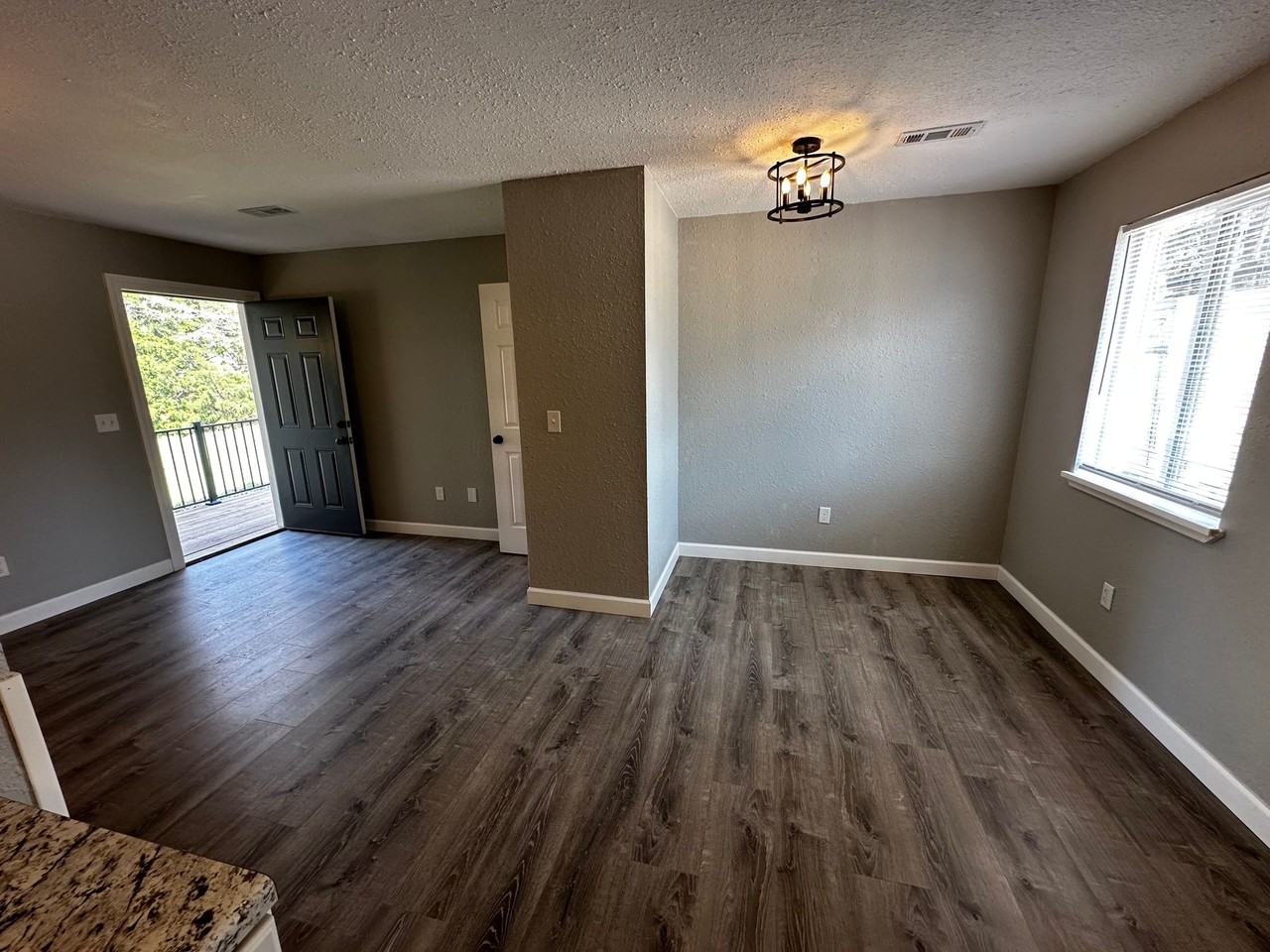 Large 2 Bedroom Apartments - Photo 2 of 4