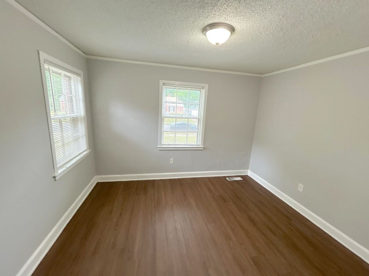4315 Leatherwood Ave - Photo 6 of 13
