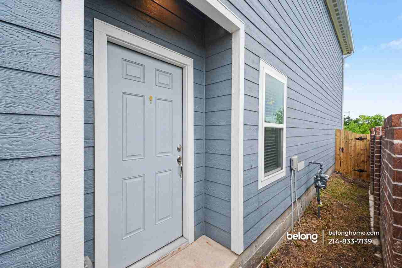 203 Marsh Ln - Photo 5 of 25
