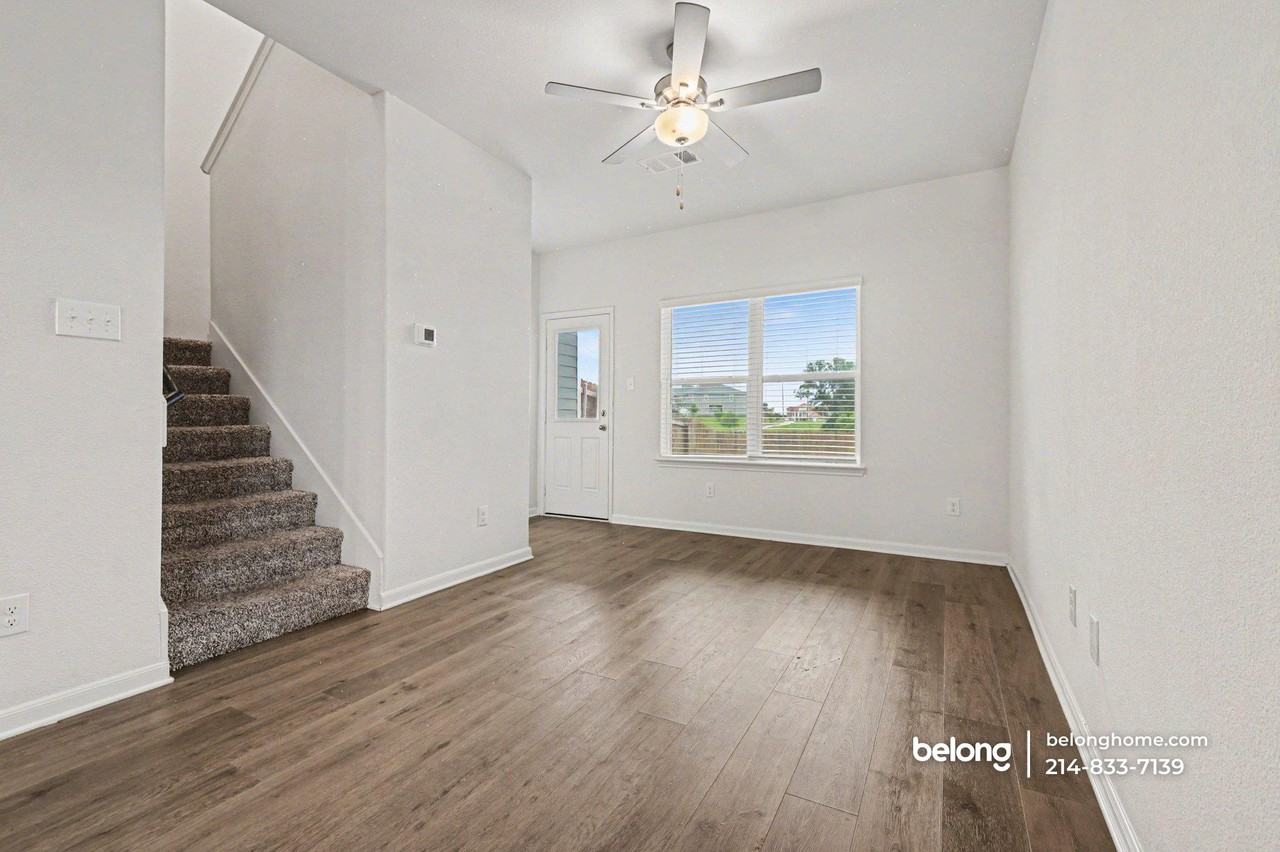 203 Marsh Ln - Photo 7 of 25