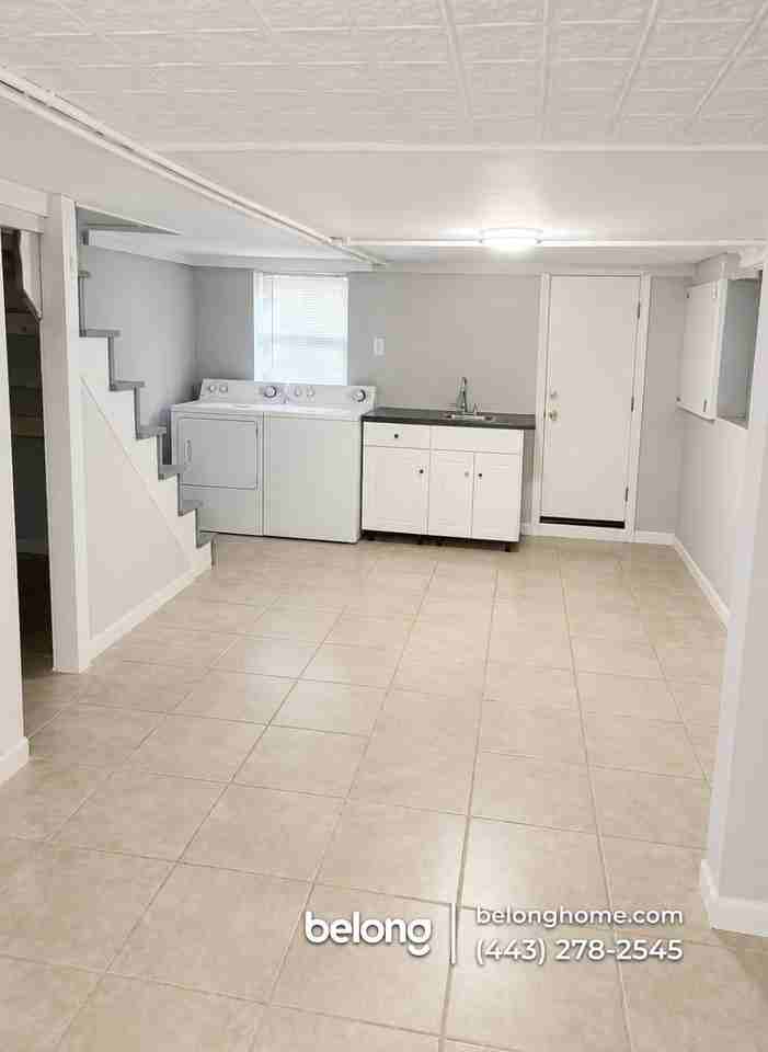 1111 W Lombard St - Photo 5 of 9