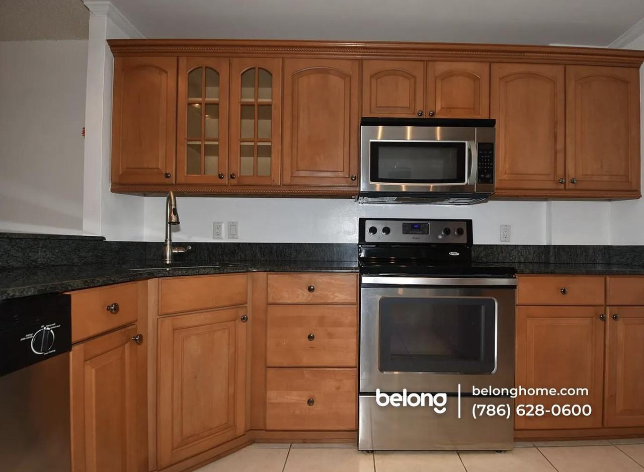 121 Royal Park Dr #3A - Photo 3 of 9