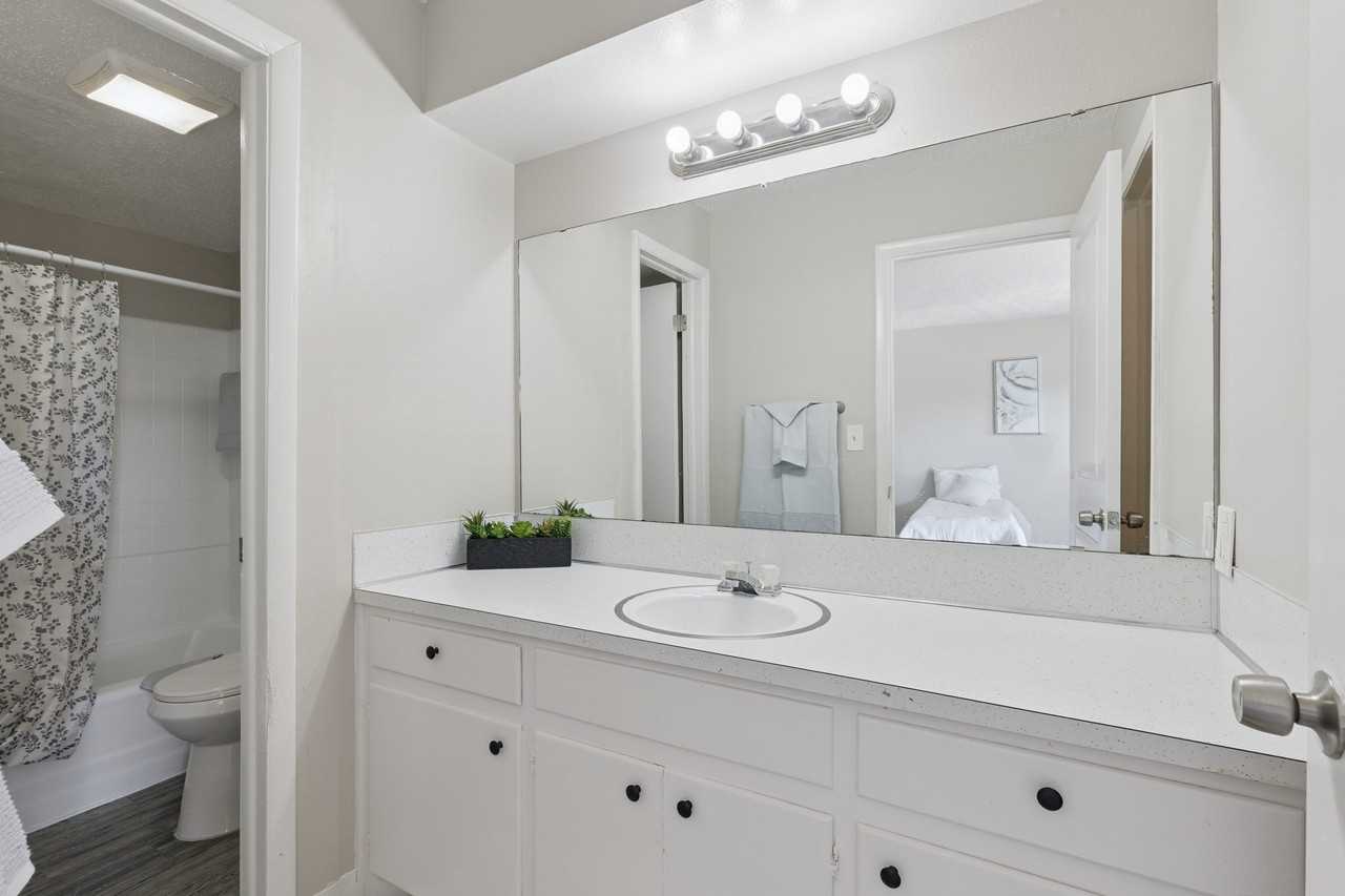 4741 Ridgeway Drive - Photo 4 of 50
