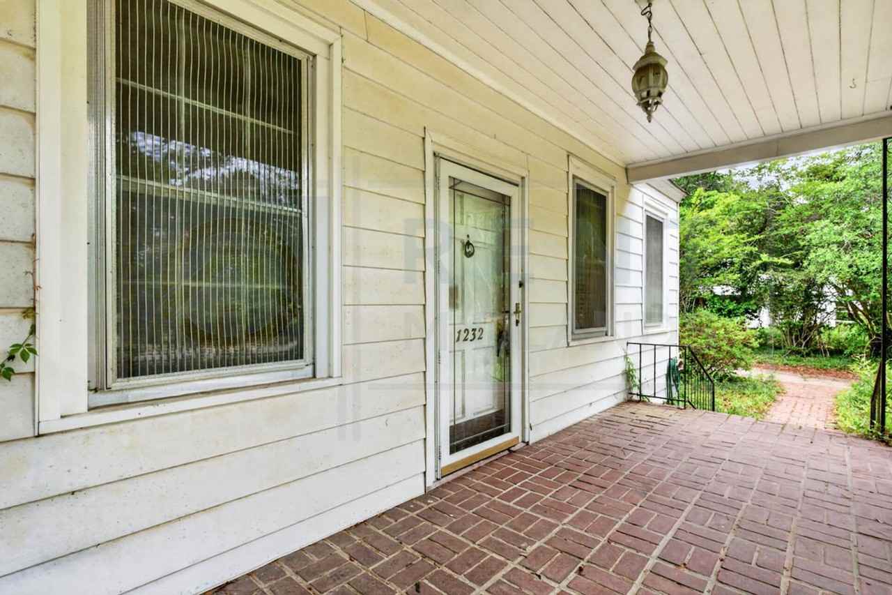 1232 Axtell Dr - Photo 5 of 41