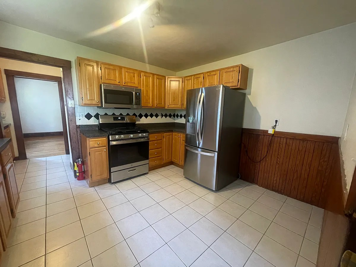180 Calumet St - Photo 2 of 9