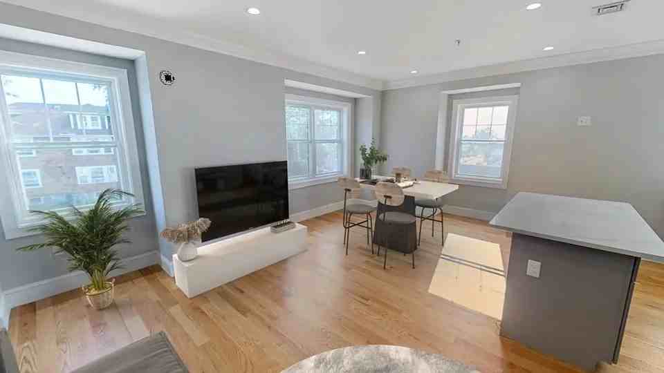 2325 Bowdoin Ave #5 - Photo 2 of 17