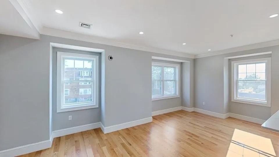 2325 Bowdoin Ave #5 - Photo 3 of 17