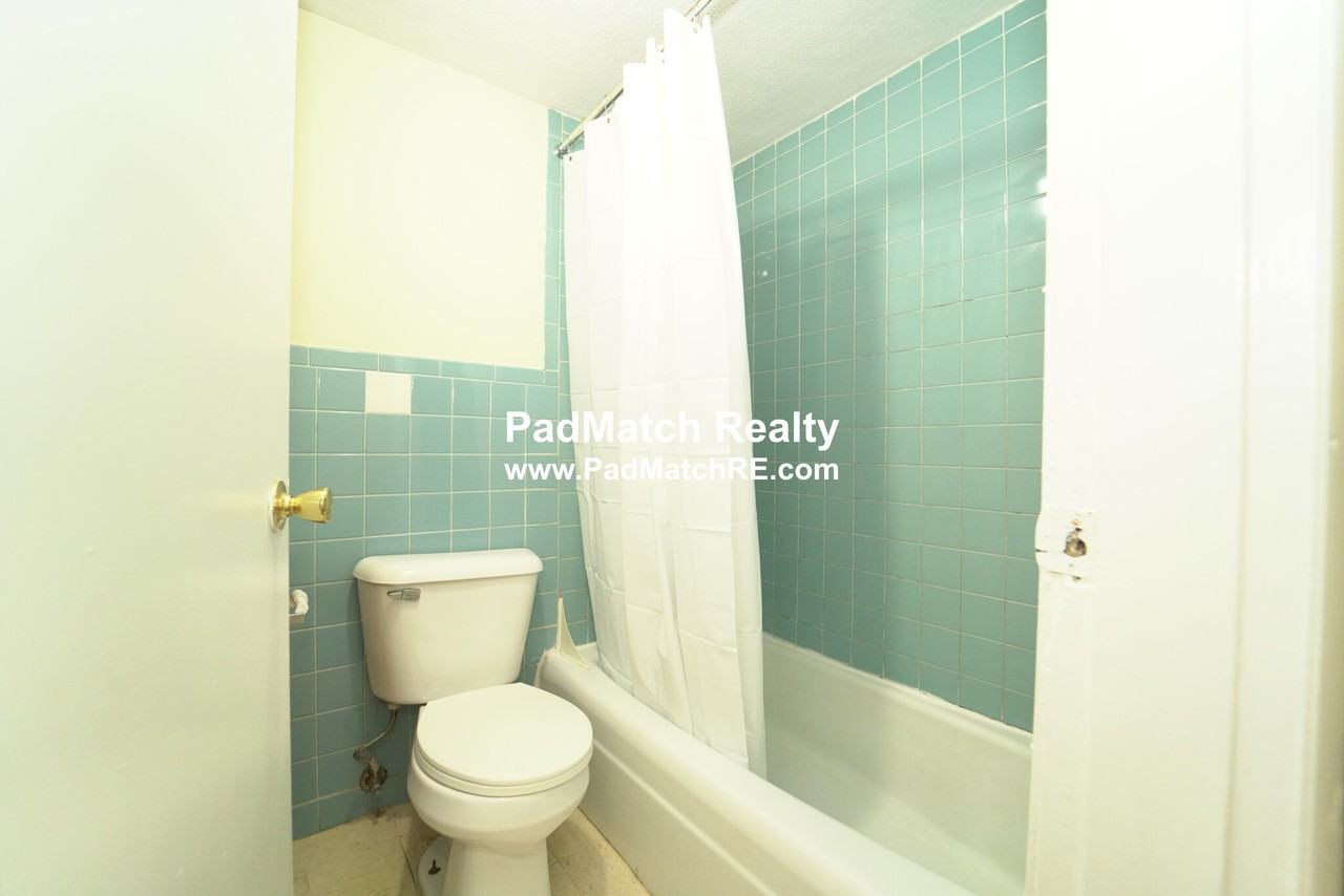 1118 Commonwealth Ave #C - Photo 3 of 12