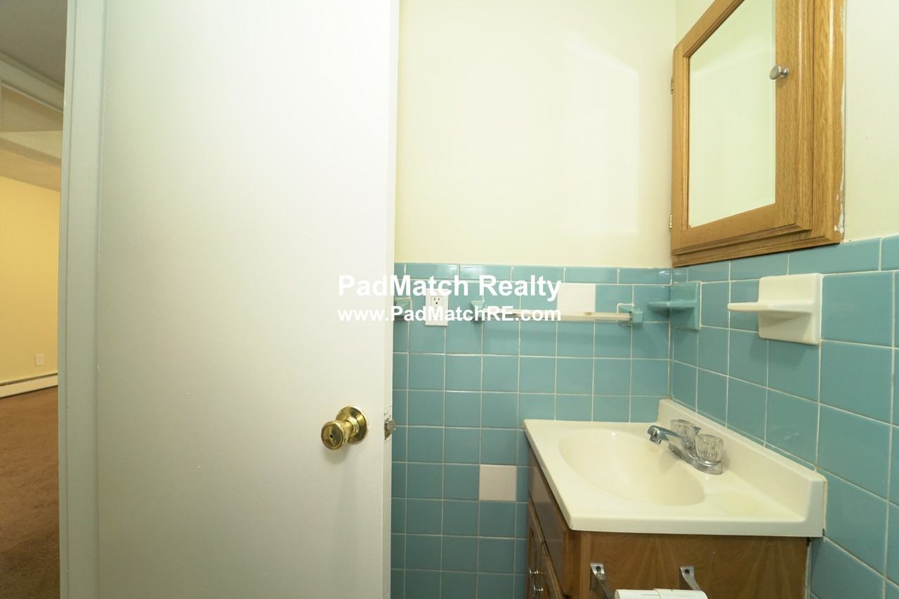1118 Commonwealth Ave #C - Photo 4 of 12