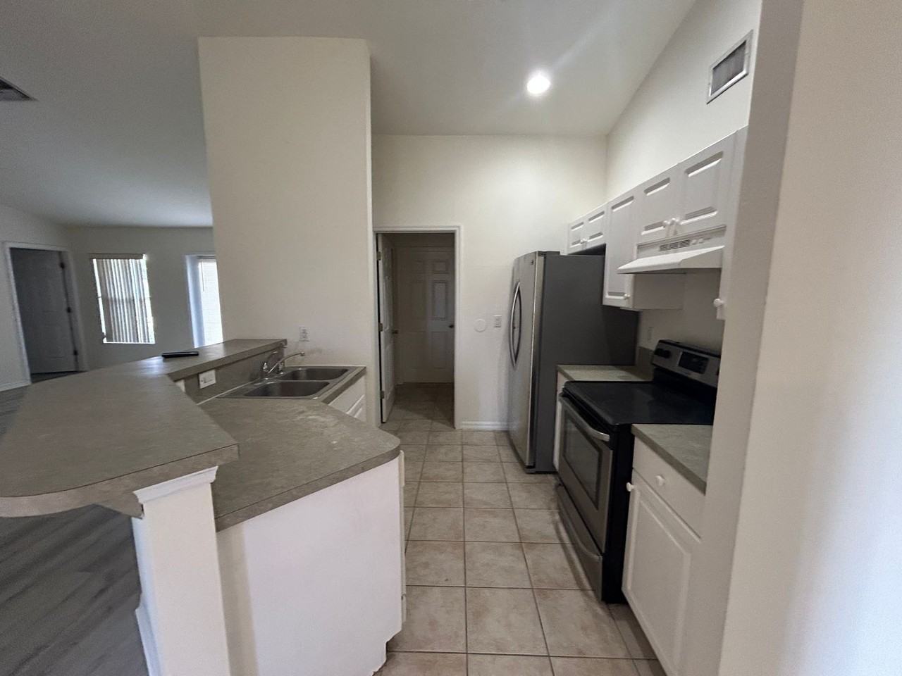 1426 Nw 12th St - Photo 4 of 26
