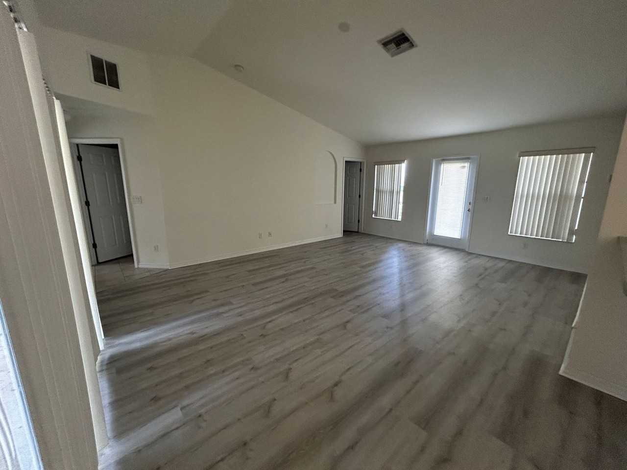 1426 Nw 12th St - Photo 5 of 26